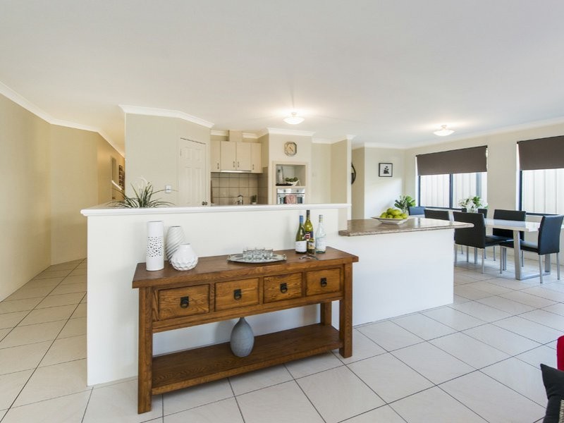 2 Quokka Street, Wattle Grove WA 6107