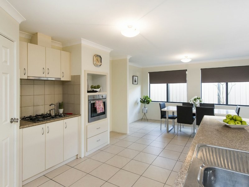 2 Quokka Street, Wattle Grove WA 6107