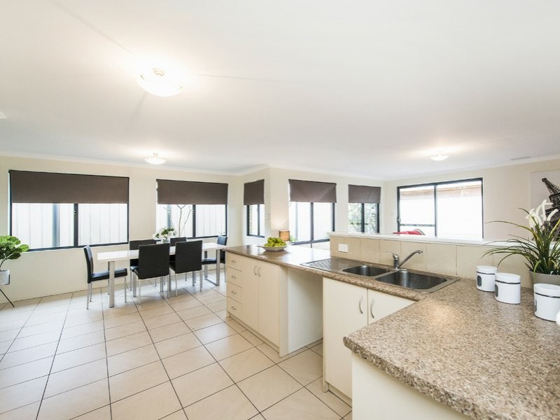 2 Quokka Street, Wattle Grove WA 6107