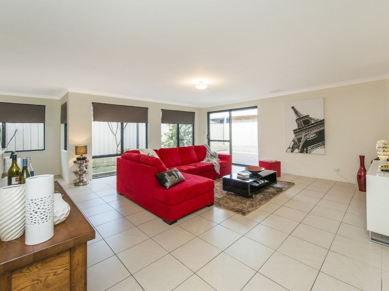 2 Quokka Street, Wattle Grove WA 6107