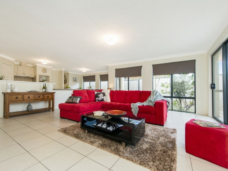 2 Quokka Street, Wattle Grove WA 6107