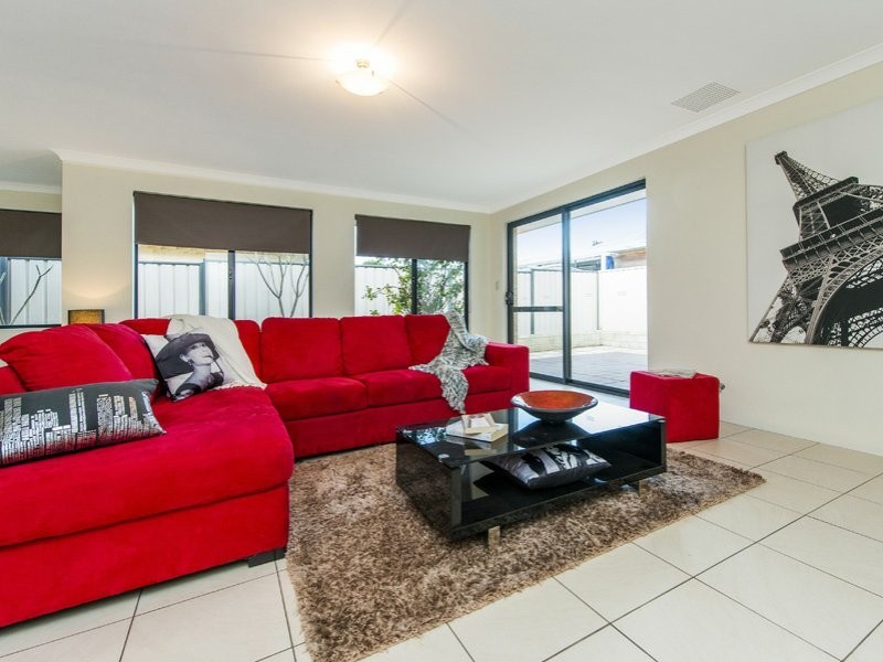 2 Quokka Street, Wattle Grove WA 6107