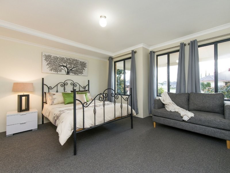 2 Quokka Street, Wattle Grove WA 6107