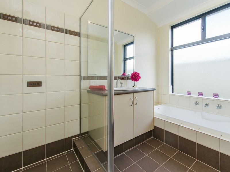 2 Quokka Street, Wattle Grove WA 6107