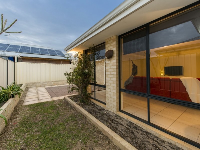 2 Quokka Street, Wattle Grove WA 6107