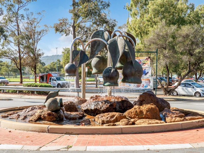 2 Cumberland Road, Forrestfield WA 6058