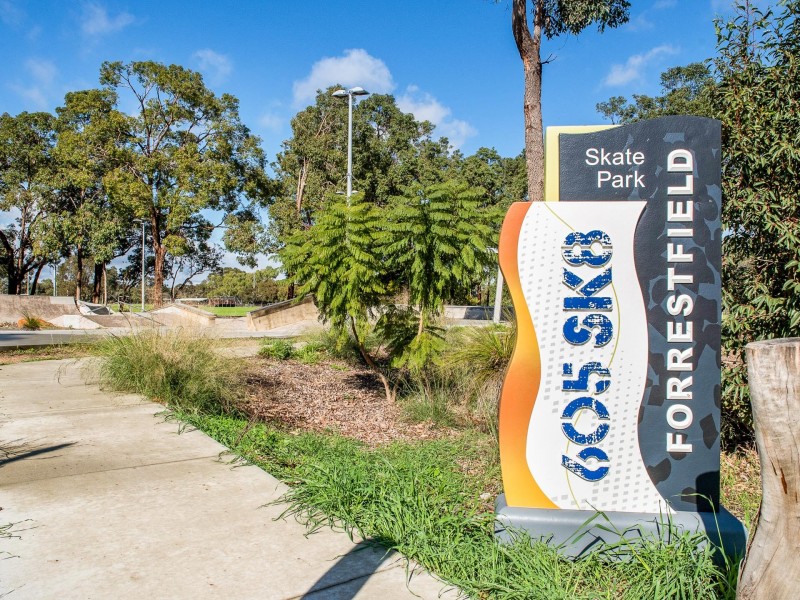 2 Cumberland Road, Forrestfield WA 6058