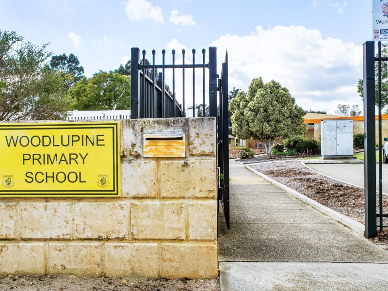 2 Cumberland Road, Forrestfield WA 6058