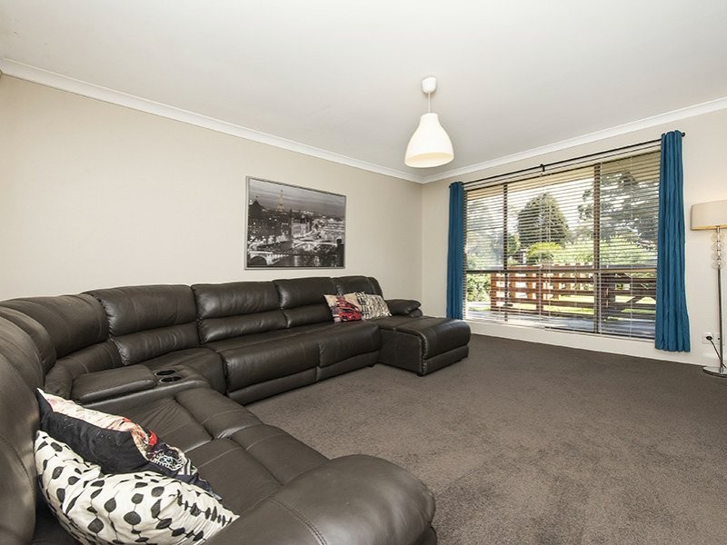 309 Lesmurdie Road, Lesmurdie WA 6076