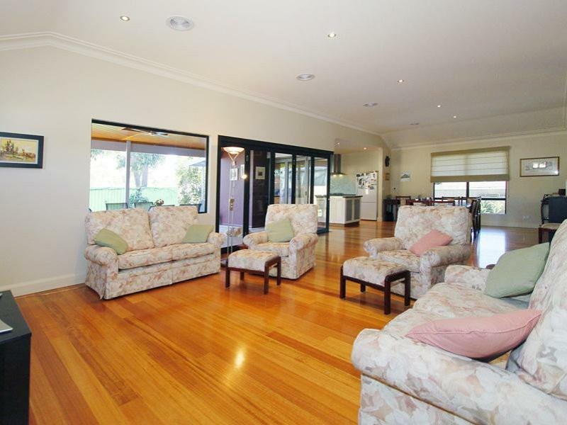 31 Urch Road, Kalamunda WA 6076