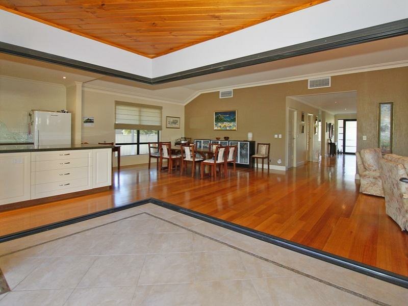 31 Urch Road, Kalamunda WA 6076