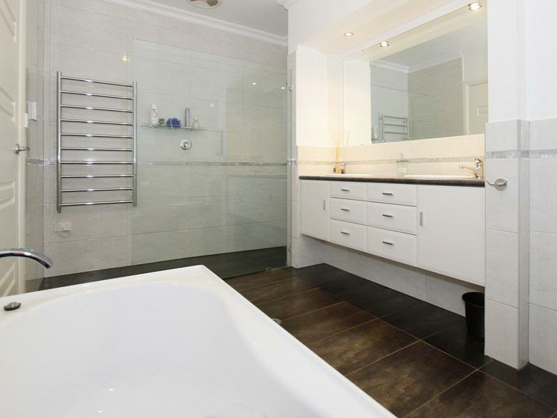 31 Urch Road, Kalamunda WA 6076