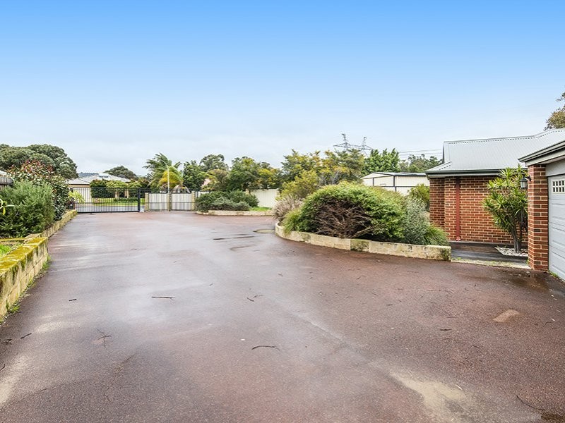 16 Bittern Close, Maida Vale WA 6057