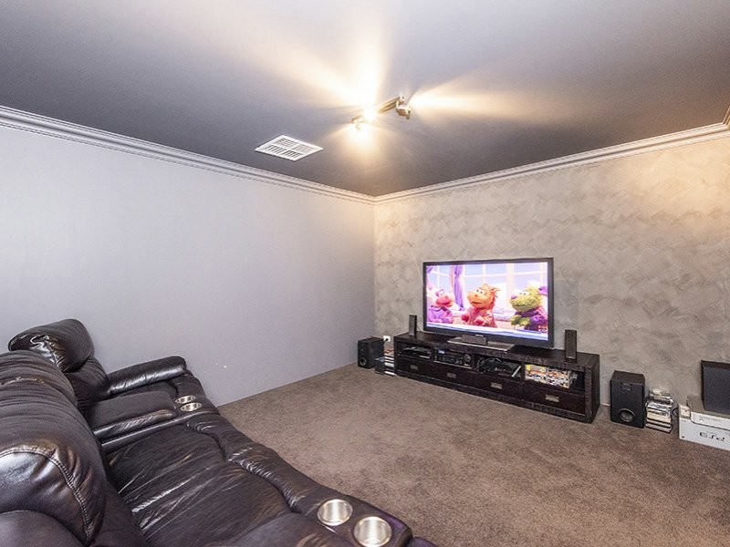 16 Bittern Close, Maida Vale WA 6057