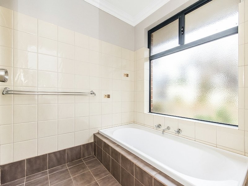 16 Bittern Close, Maida Vale WA 6057