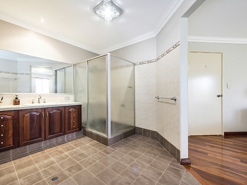 16 Bittern Close, Maida Vale WA 6057