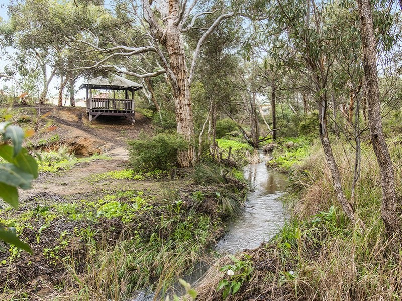 16 Bittern Close, Maida Vale WA 6057