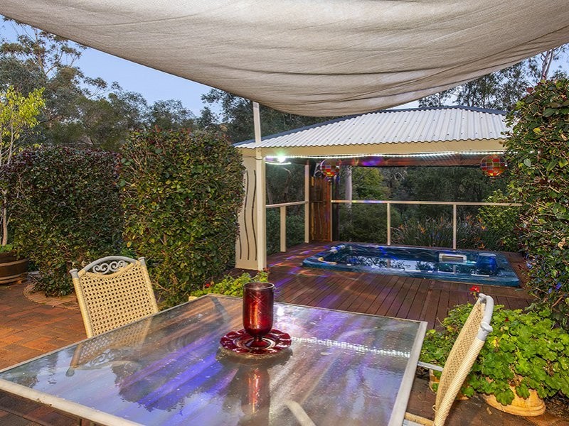 4 Michael Crescent, Boya WA 6056