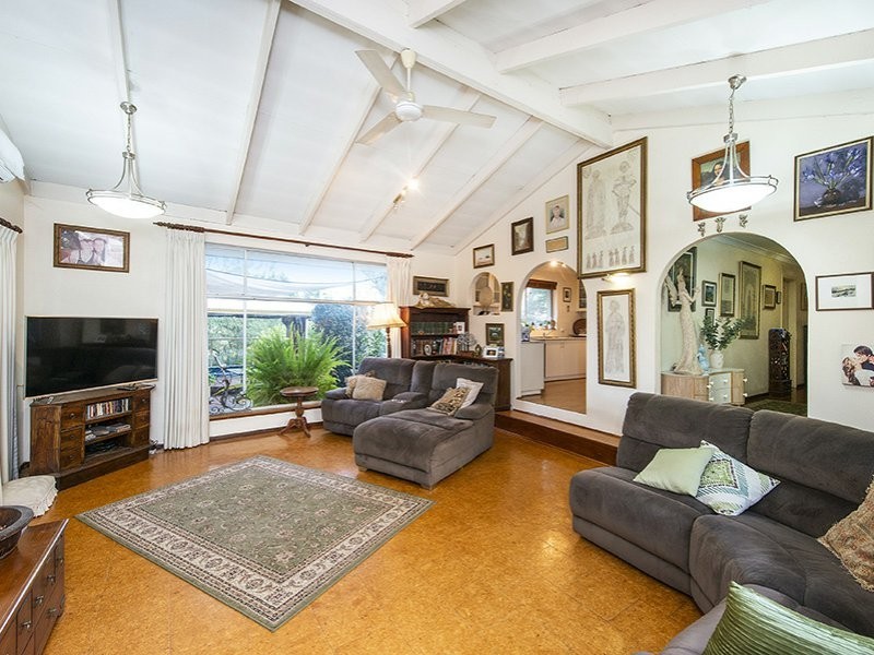 4 Michael Crescent, Boya WA 6056