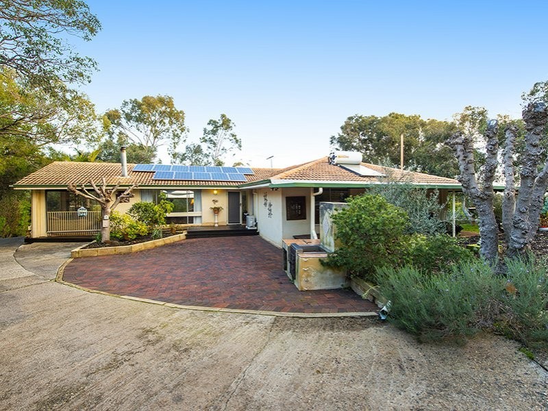 4 Michael Crescent, Boya WA 6056