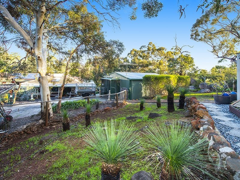 4 Michael Crescent, Boya WA 6056