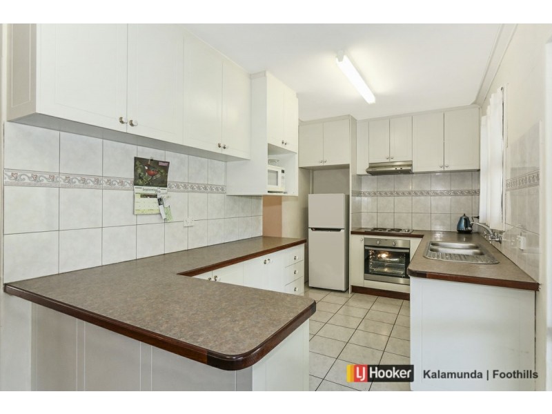 17 Kalbarri Street, Lesmurdie WA 6076