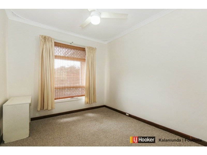 17 Kalbarri Street, Lesmurdie WA 6076