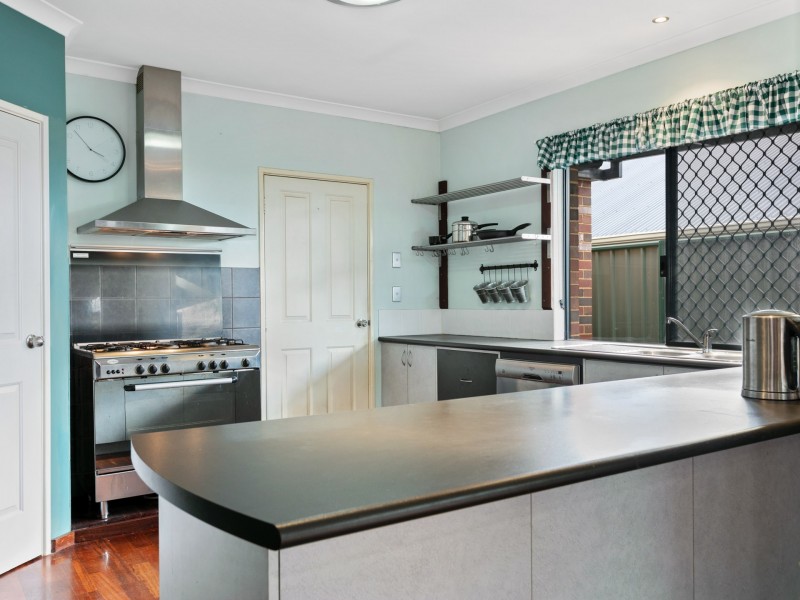 60 Larwood Crescent, High Wycombe WA 6057