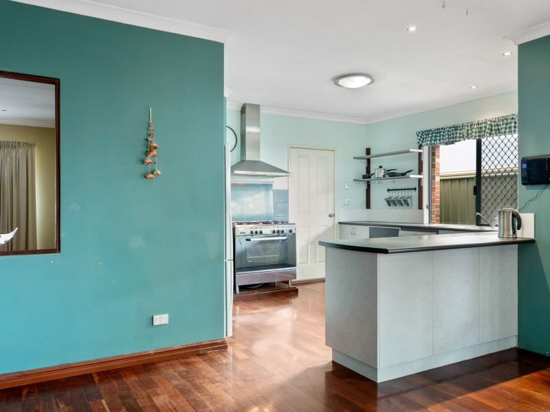 60 Larwood Crescent, High Wycombe WA 6057