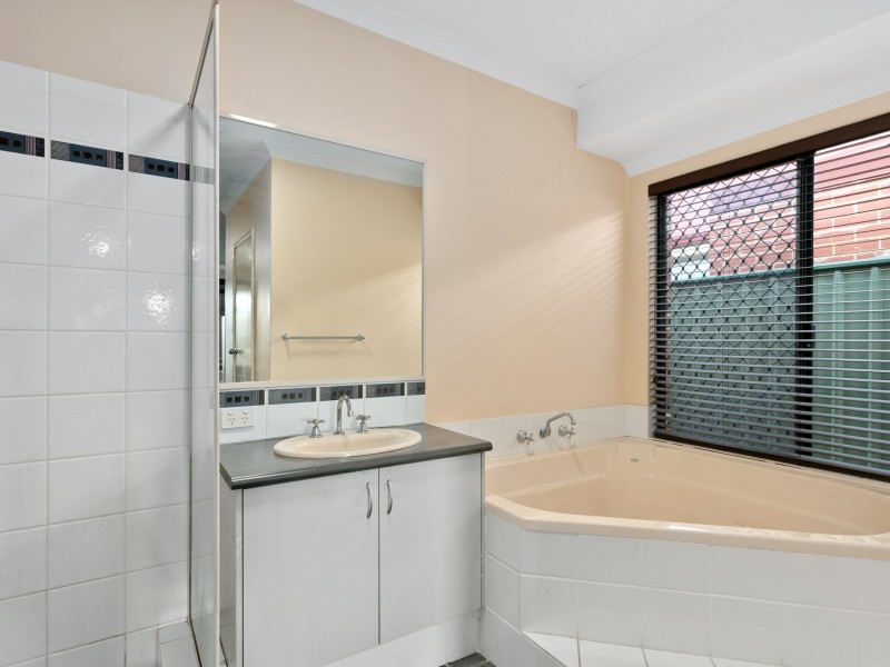 60 Larwood Crescent, High Wycombe WA 6057