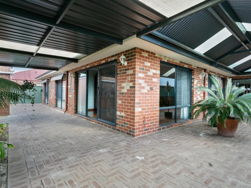 60 Larwood Crescent, High Wycombe WA 6057