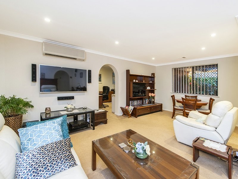 27 Kadina Road, Gooseberry Hill WA 6076