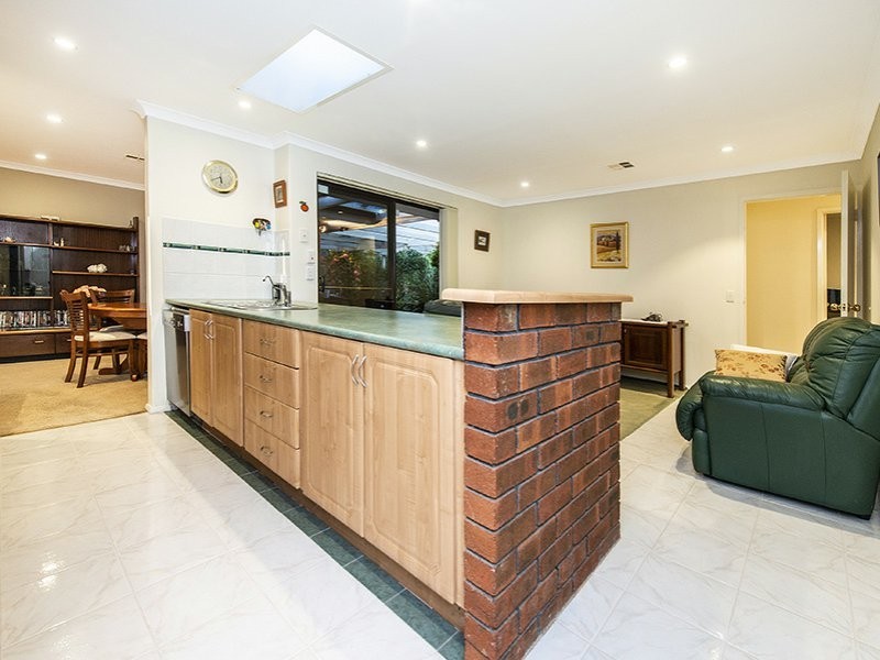 27 Kadina Road, Gooseberry Hill WA 6076