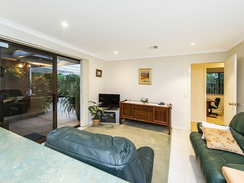 27 Kadina Road, Gooseberry Hill WA 6076