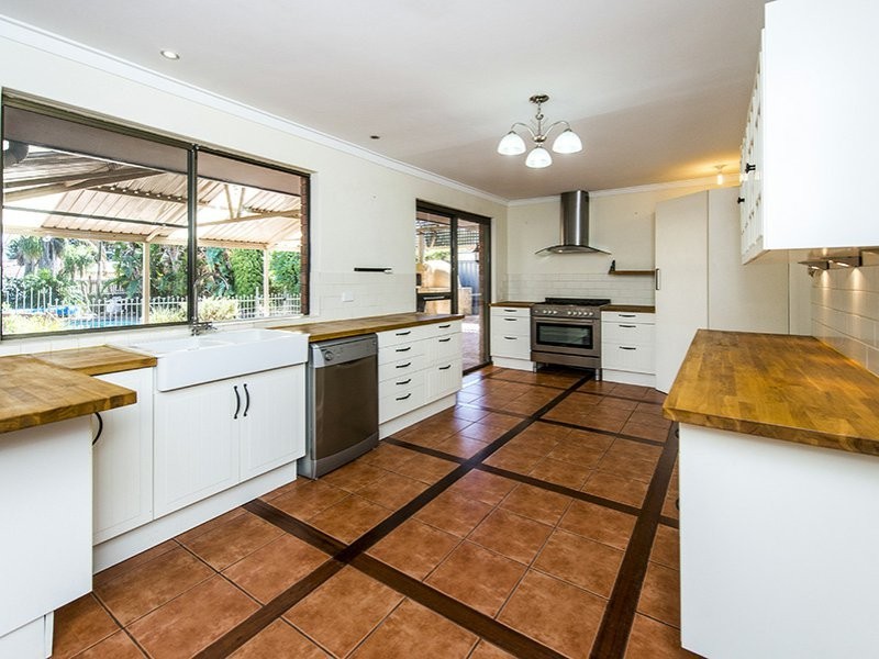 7 Valiant Close, Lesmurdie WA 6076