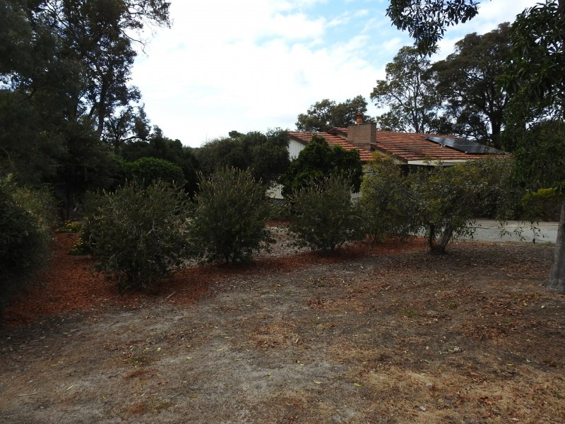 14 Kalbarri Street, Lesmurdie WA 6076