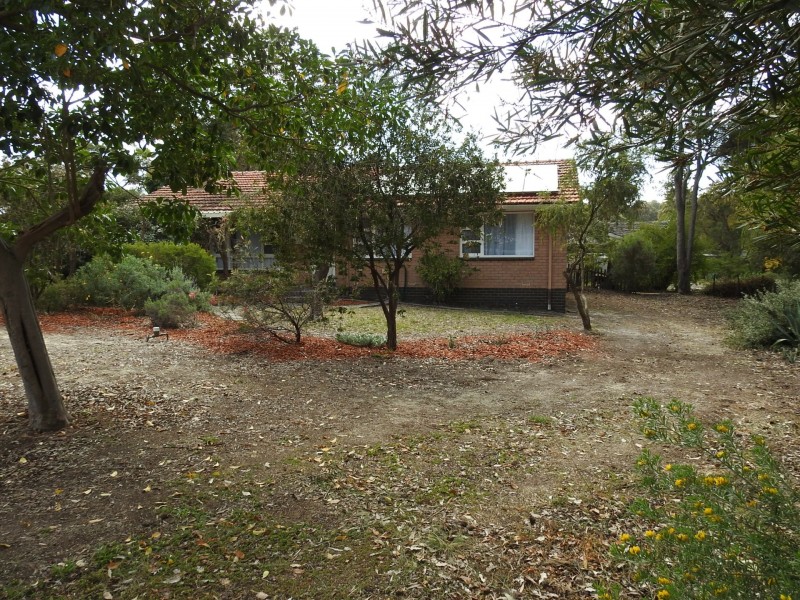 14 Kalbarri Street, Lesmurdie WA 6076