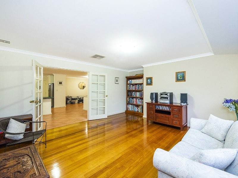 6 Winton Crescent, High Wycombe WA 6057