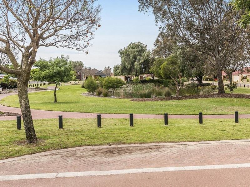 2 Rowell Gardens, High Wycombe WA 6057