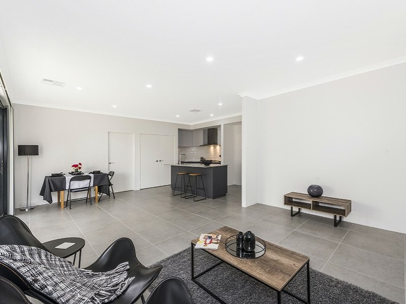 2 Rowell Gardens, High Wycombe WA 6057