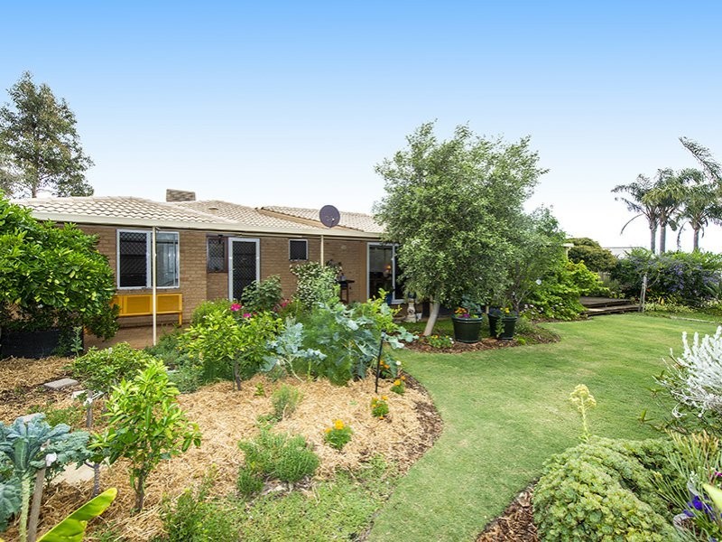 15 Coola Place, High Wycombe WA 6057