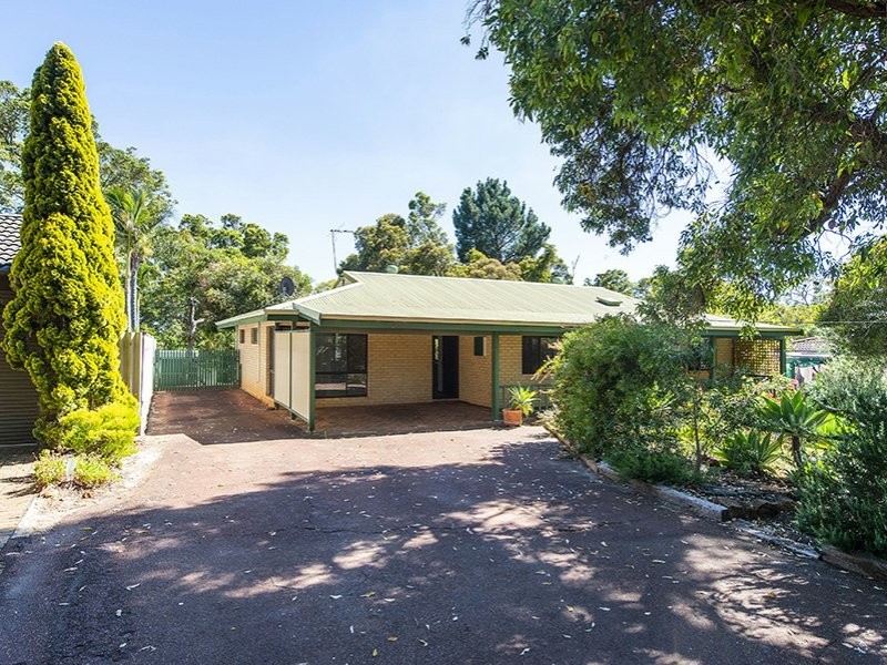 13 Landers Road, Lesmurdie WA 6076