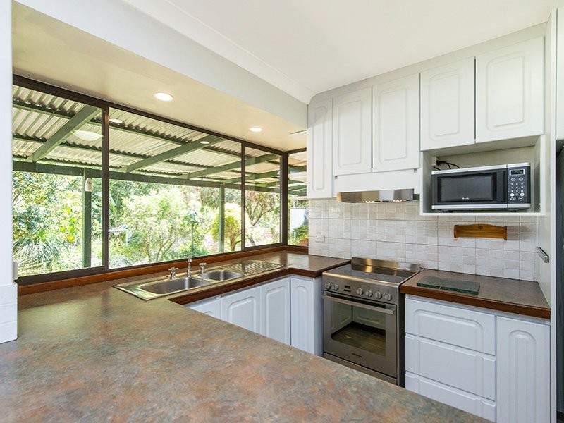 13 Landers Road, Lesmurdie WA 6076