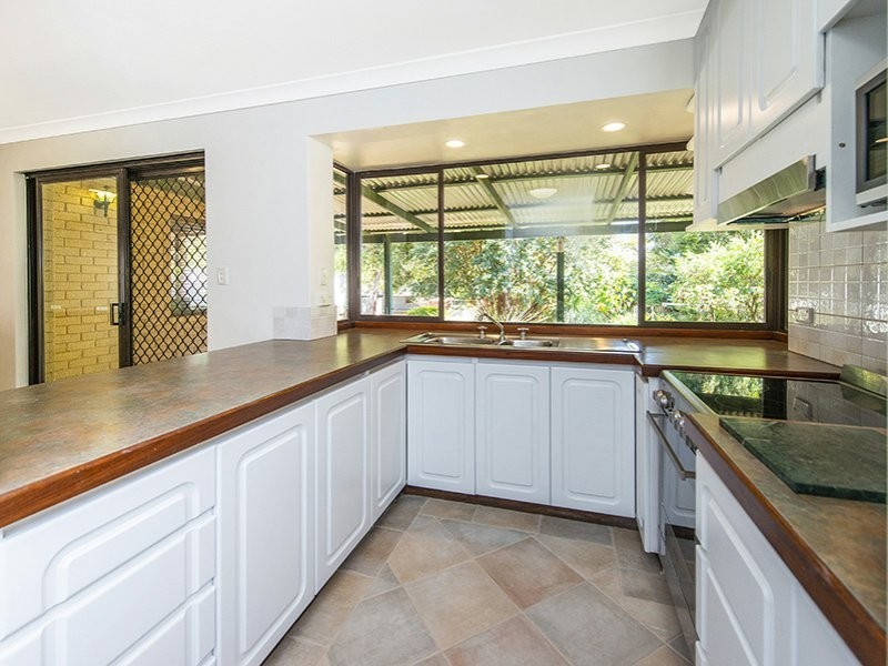 13 Landers Road, Lesmurdie WA 6076