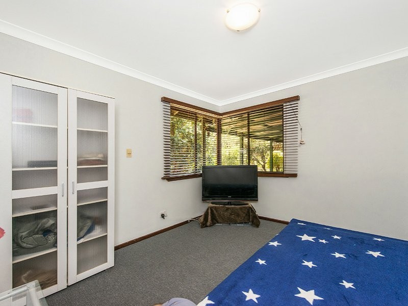 13 Landers Road, Lesmurdie WA 6076