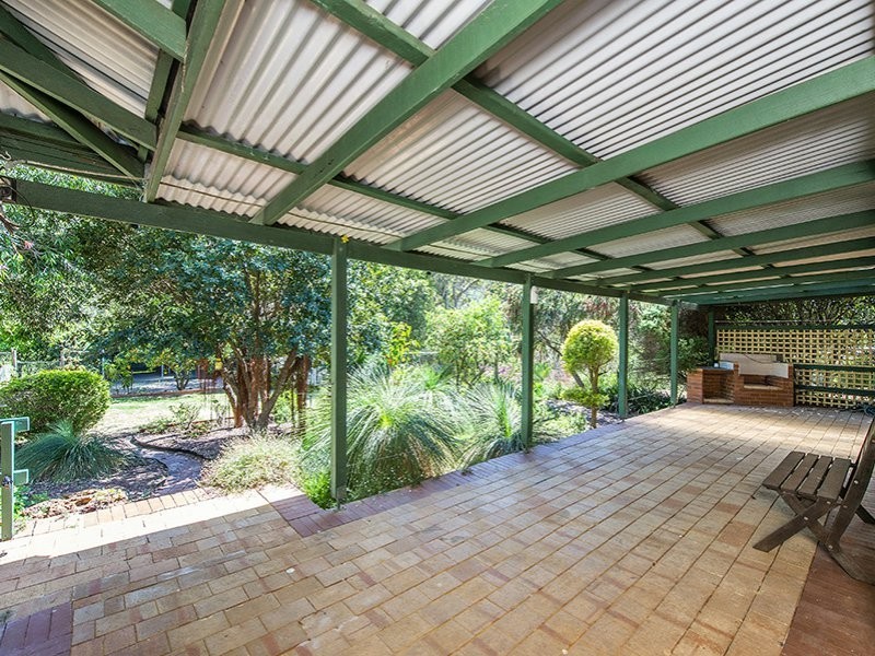 13 Landers Road, Lesmurdie WA 6076