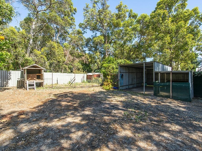 13 Landers Road, Lesmurdie WA 6076