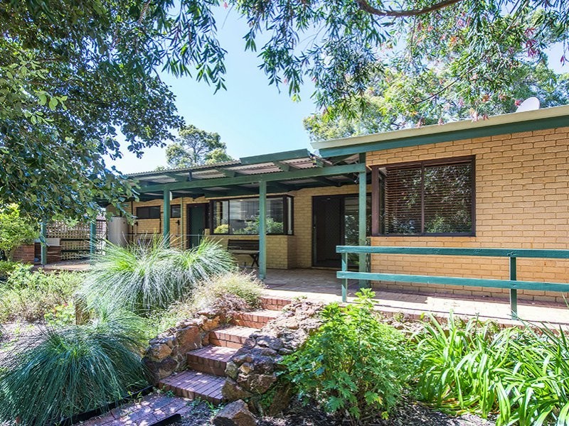 13 Landers Road, Lesmurdie WA 6076