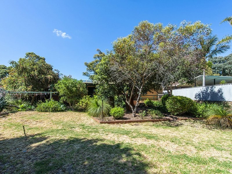 13 Landers Road, Lesmurdie WA 6076