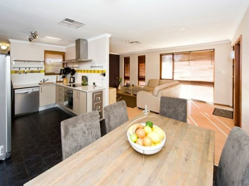 19 Curtis Street, Lesmurdie WA 6076